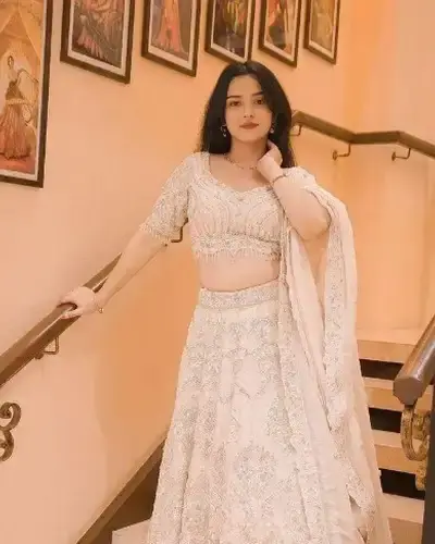 Escort Bawani Khera